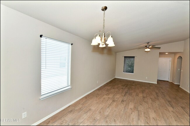 Building Photo - 916 Villa Seca Dr