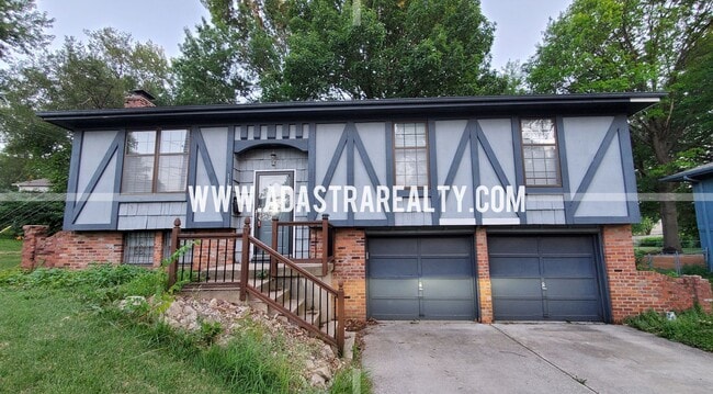 Building Photo - Beautiful Shawnee Home-AVAILABLE in JUNE!!