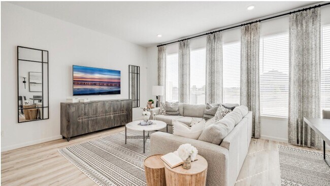 Building Photo - 2202 Via Isa Ln