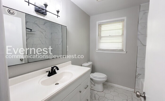 Building Photo - 3250 Cloverwood Dr