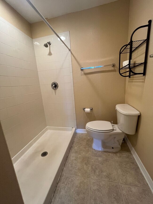 Building Photo - 26366 Nadir Rd