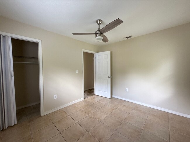Building Photo - Desirable 3/1 Duplex