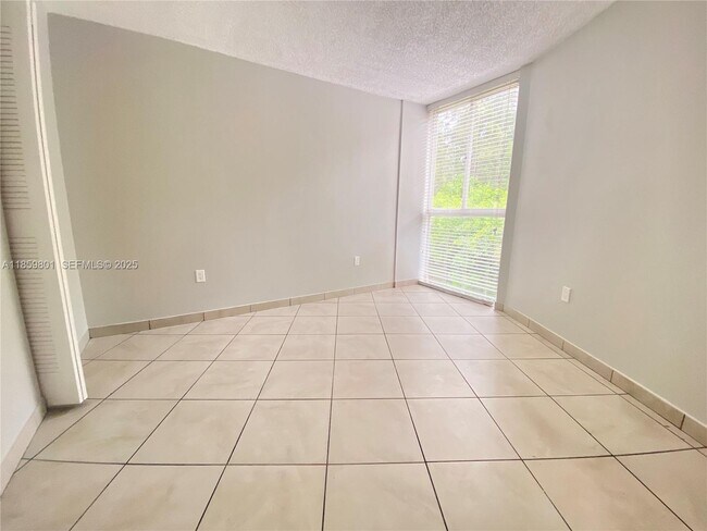 Building Photo - 7125 NW 186th St