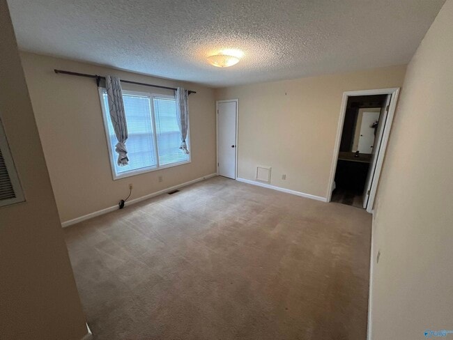 Building Photo - 317 Chateau Dr SW