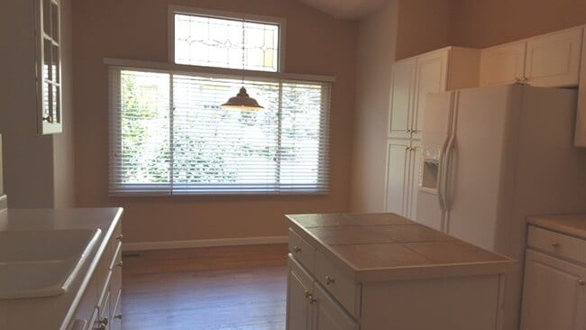 Building Photo - Comfort and Convenience in This 3 Bedroom Miramont Gem