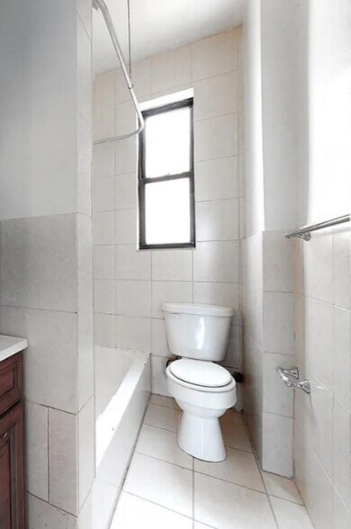 Building Photo - Broadway