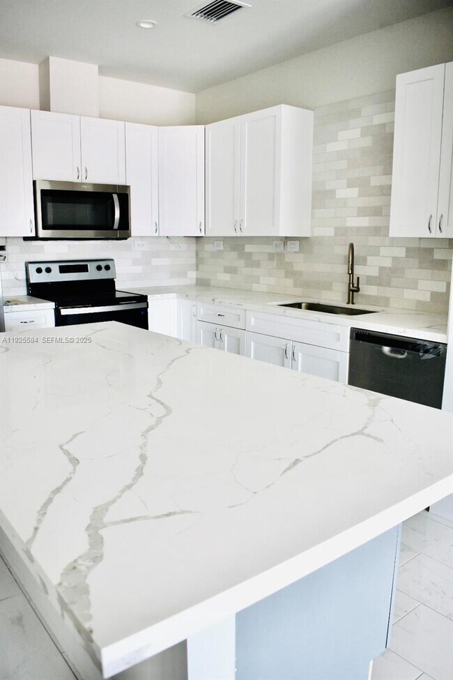 Building Photo - 29 Palmetto Dr