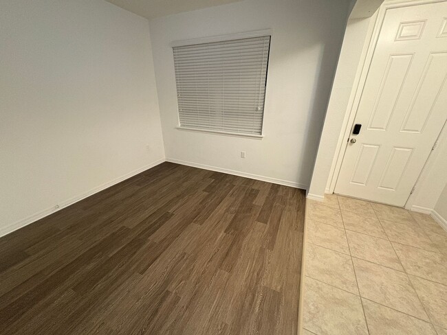Building Photo - 4 bedroom 2.5 Bath House on Oakland Trails...