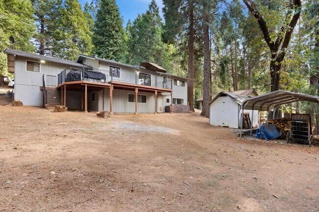 Building Photo - Rare 4-bedroom home in Camino for rent!