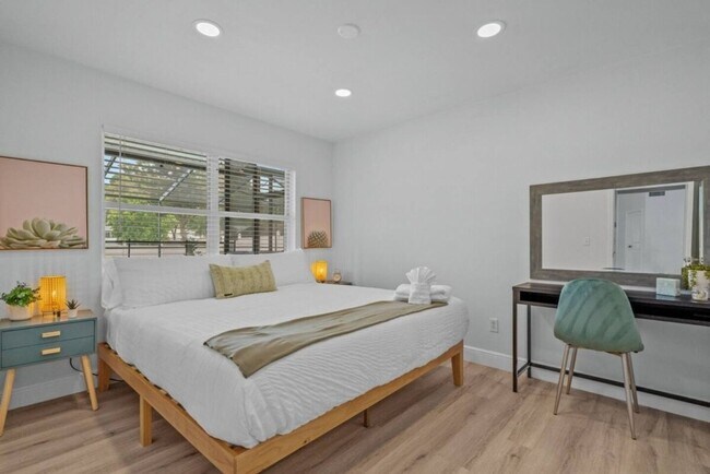 Building Photo - Chic Stylish Pool House newly renovated