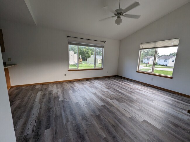 Building Photo - 3111 Diamond St