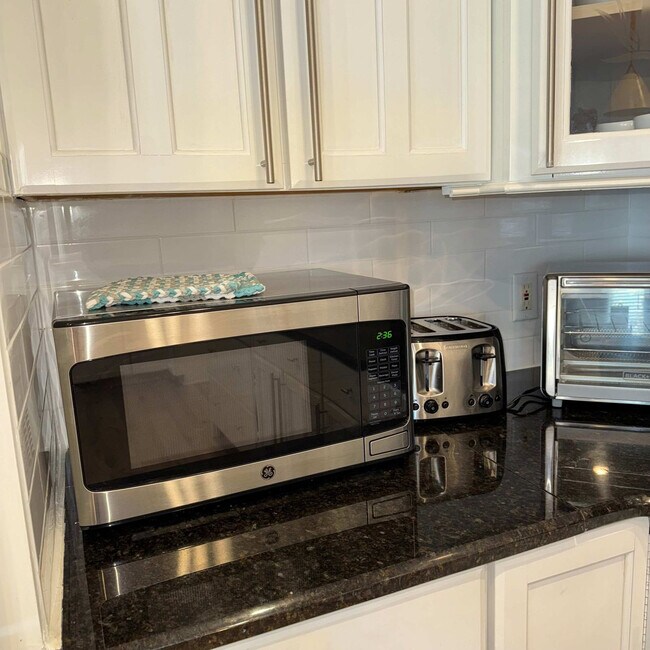 Building Photo - 42 Moody Dr