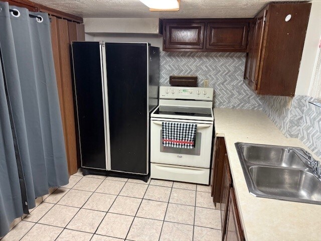 Building Photo - 498 Fern Dr