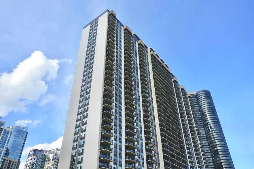 Building Photo - 400 E Randolph St