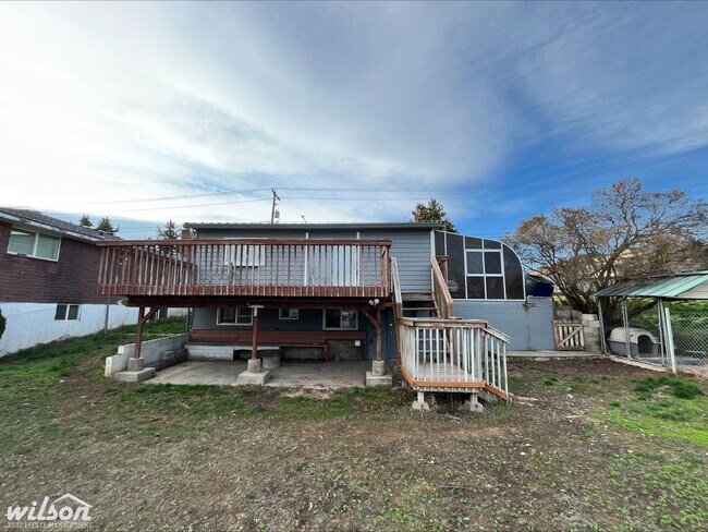 Building Photo - Large 3bd/1.5ba House in Selah, WA with a Large Backyard!