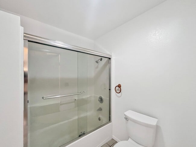 Building Photo - Beautiful 3BD/3BA W/ Attached Garage and In-Unit Laundry in La Jolla!