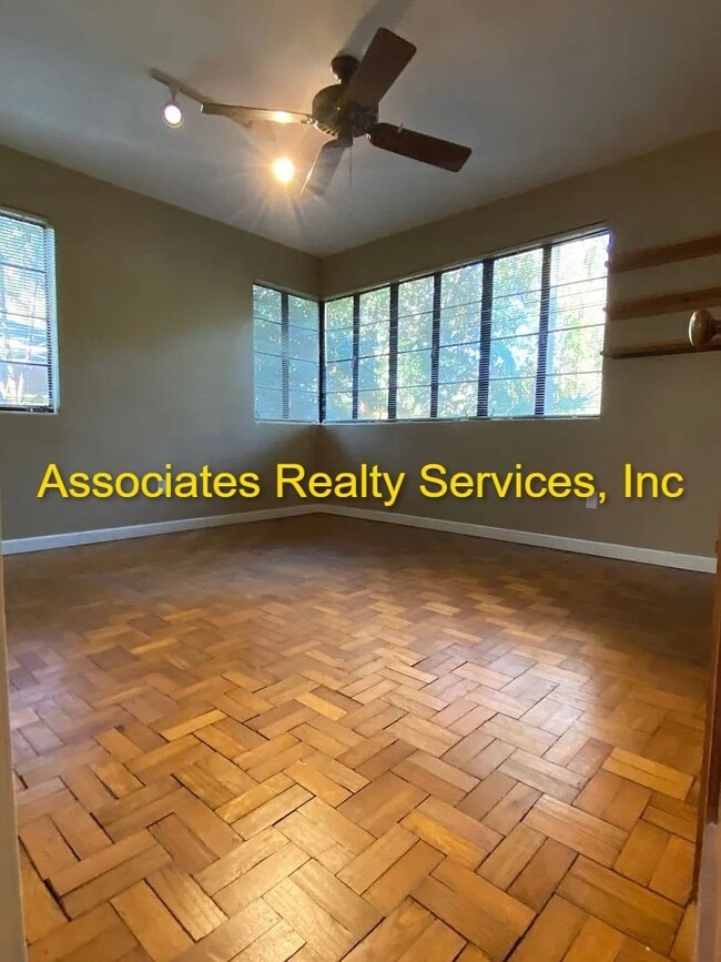 Building Photo - Charming 3 Bedroom w/ study that can be 4th bedroom, 3 Bath Home in Florida Park – Hardwood Floor...