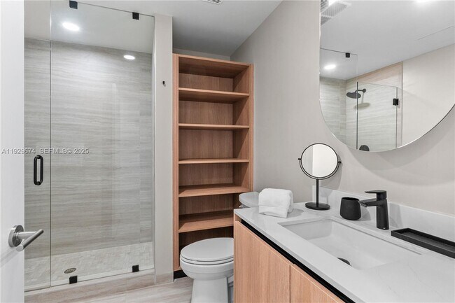 Building Photo - 580 72nd St