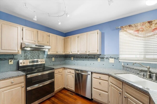 Building Photo - 208 Kylewood Ct