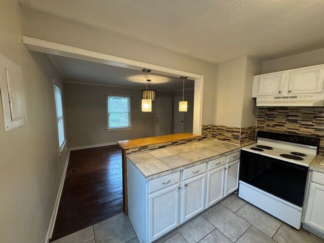 Building Photo - One Story House off Thomas Road