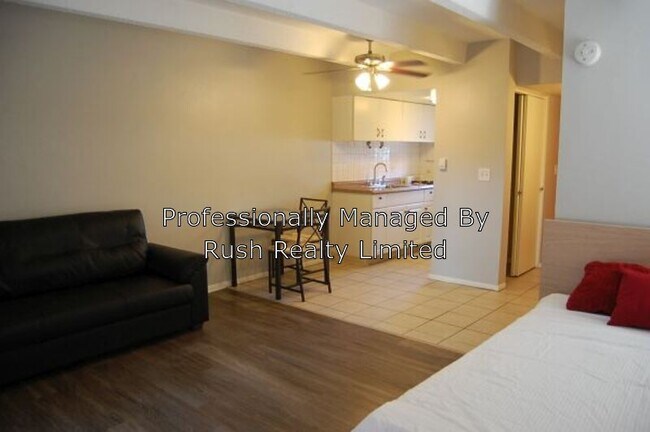 Building Photo - 1912 S University Blvd