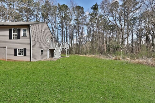 Building Photo - Beautiful renovated Home