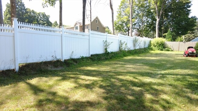 Building Photo - 12 Oak Hill Rd