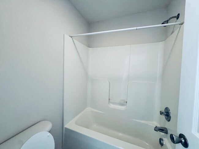 Building Photo - Wards Ferry Rd Townhome