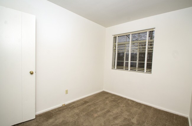Building Photo - 1774 Clifton Ave
