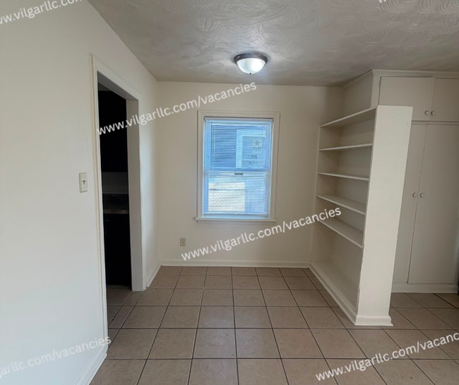 Building Photo - 727 Mount
