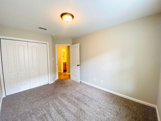 Building Photo - 1728 Thistlewood Dr
