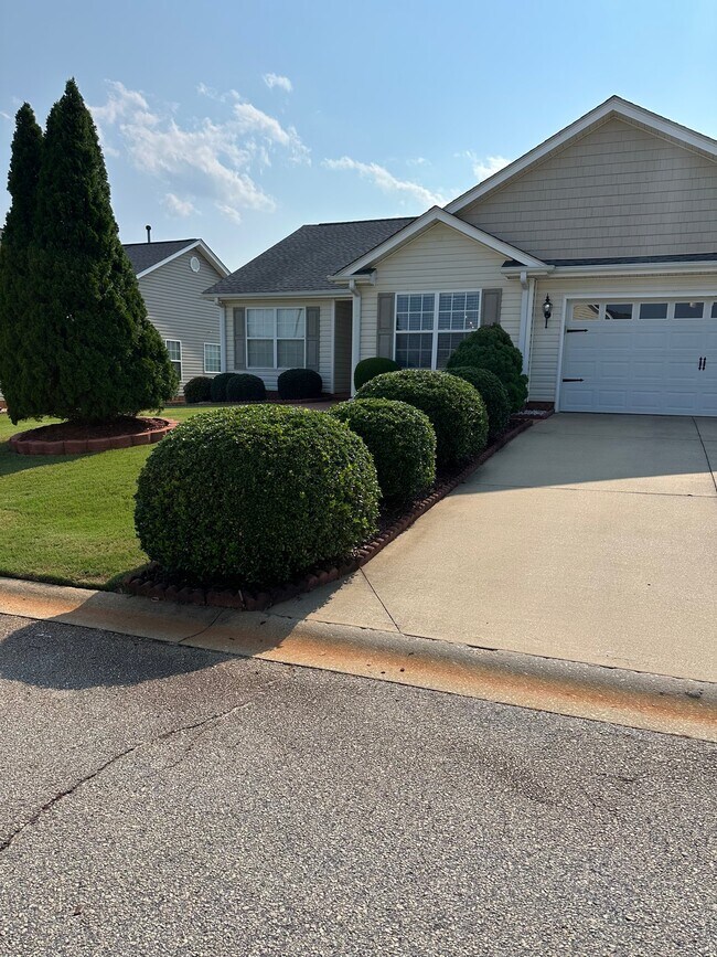 Building Photo - 105 Calcite Dr
