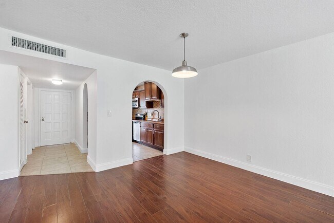 Building Photo - 6260 S Falls Cir Dr