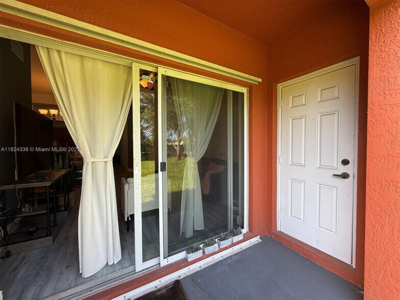 Building Photo - 3340 Palomino Dr