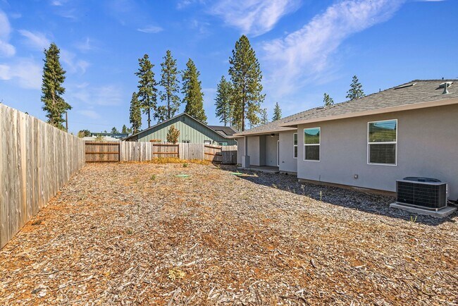 Building Photo - Large 2 Bed, 2 Bath in Paradise. Available...