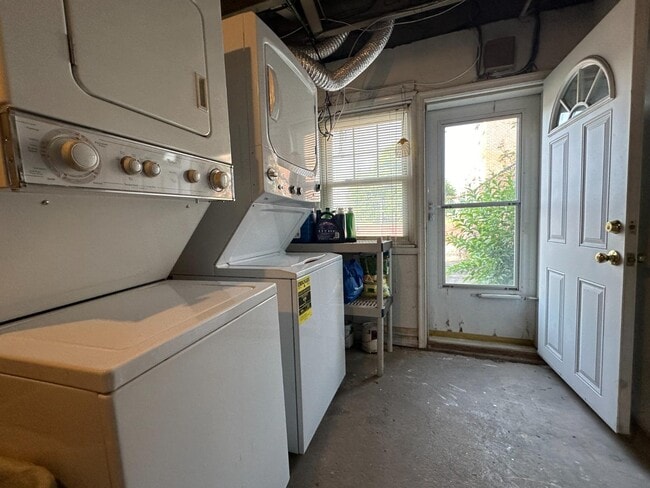 Building Photo - 4301 Ashburner St