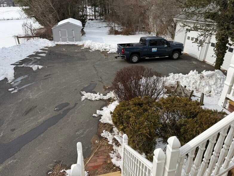 Building Photo - 2320 Rock Spring Rd