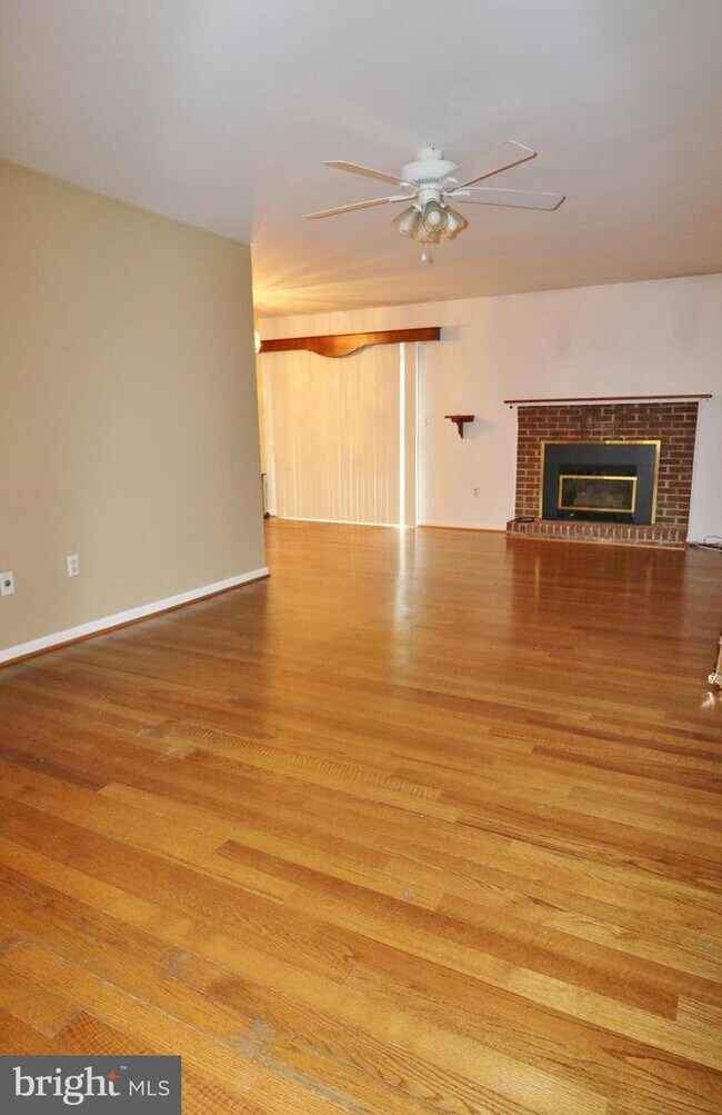 Building Photo - 6061 Dawn Dr