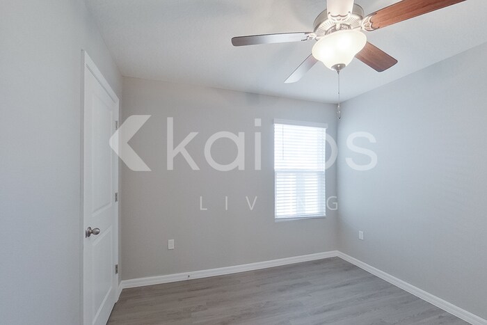 Building Photo - 8656 SW 44th Ct