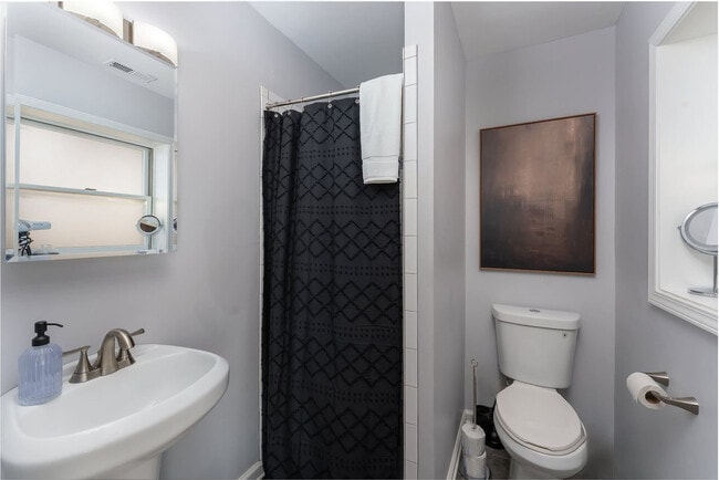 Building Photo - 585 Granny Lewis Ln