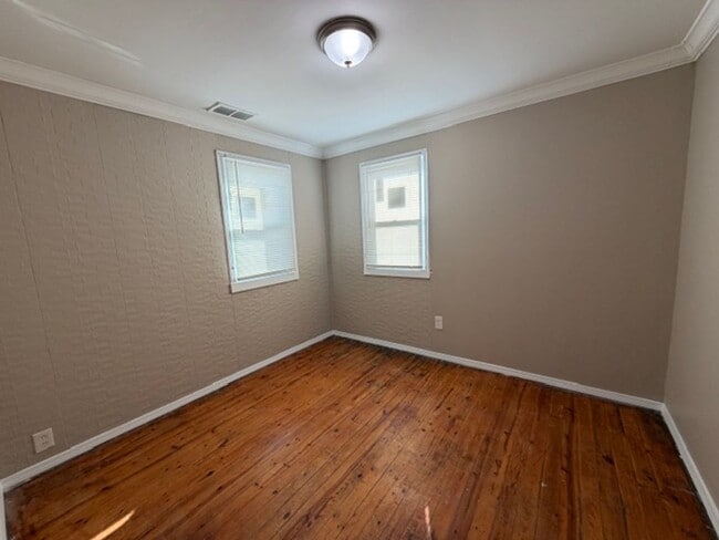 Building Photo - Lovely 3 Bedroom / 1 Bath for Rent - Section 8 Welcome