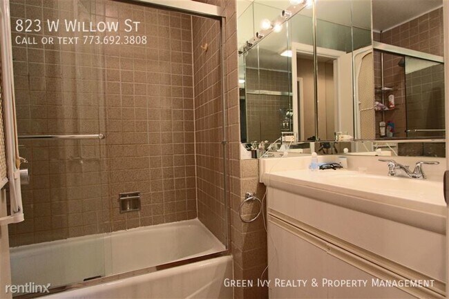 Building Photo - 823 W Willow St