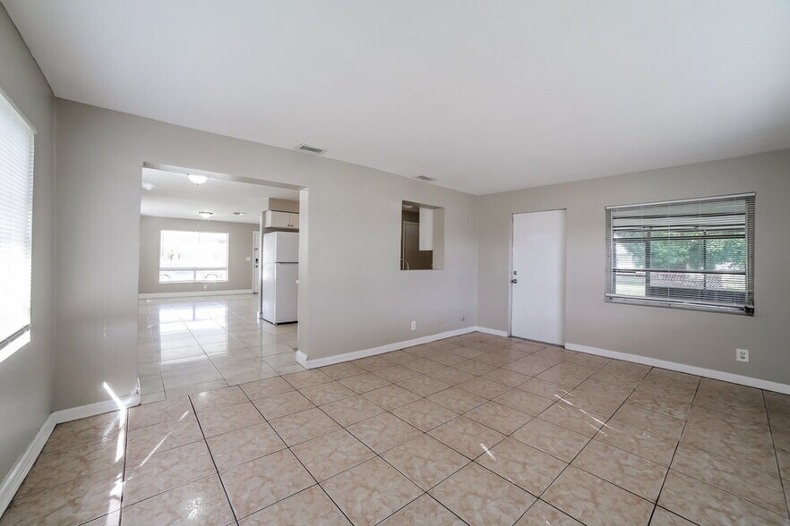 Building Photo - 2890 NW 20th St