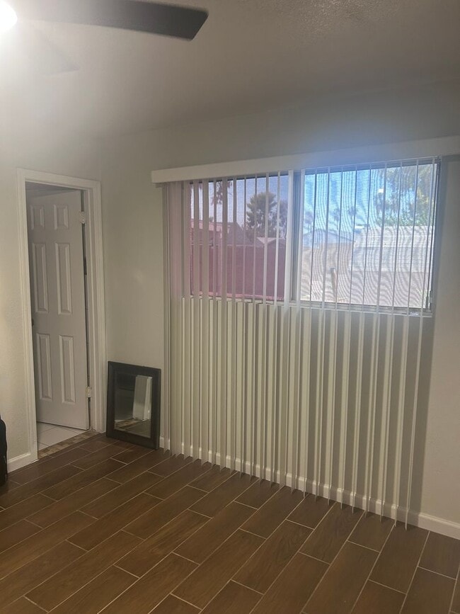 Building Photo - Absolutely Amazing Renovated Home – Move-I...