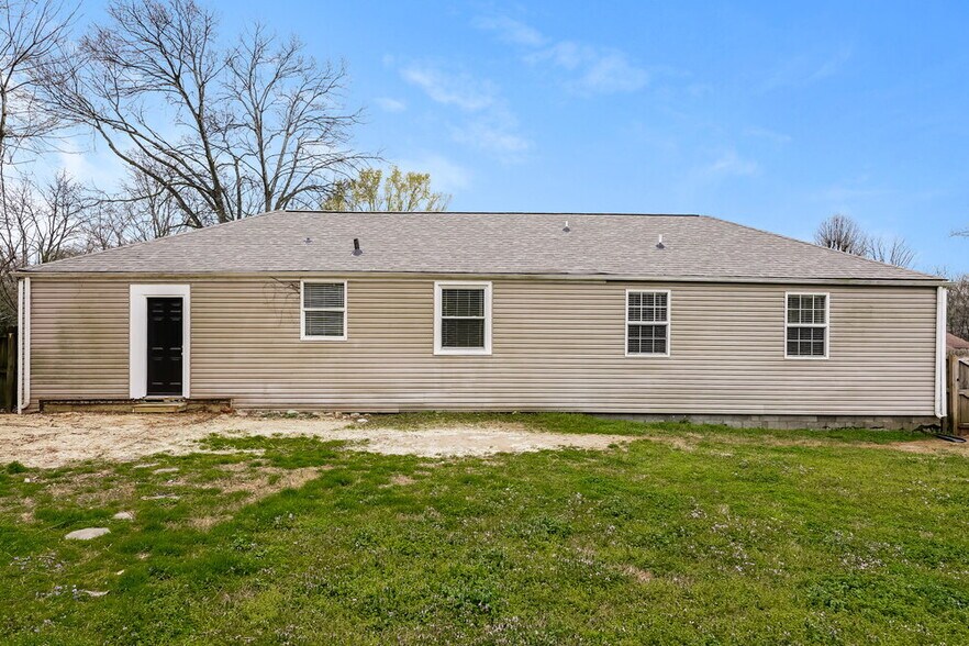 Building Photo - 123 Ray Ave