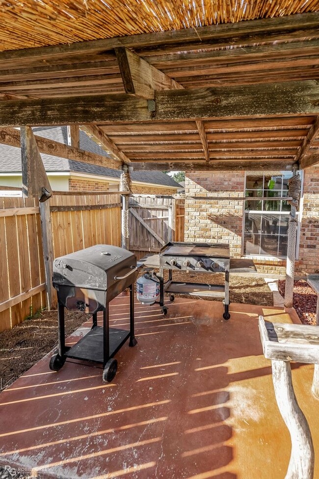 Building Photo - South Bossier 3BD/2BA - OASIS - live on Va...
