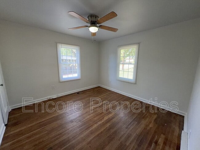 Building Photo - 2731 Knowles St