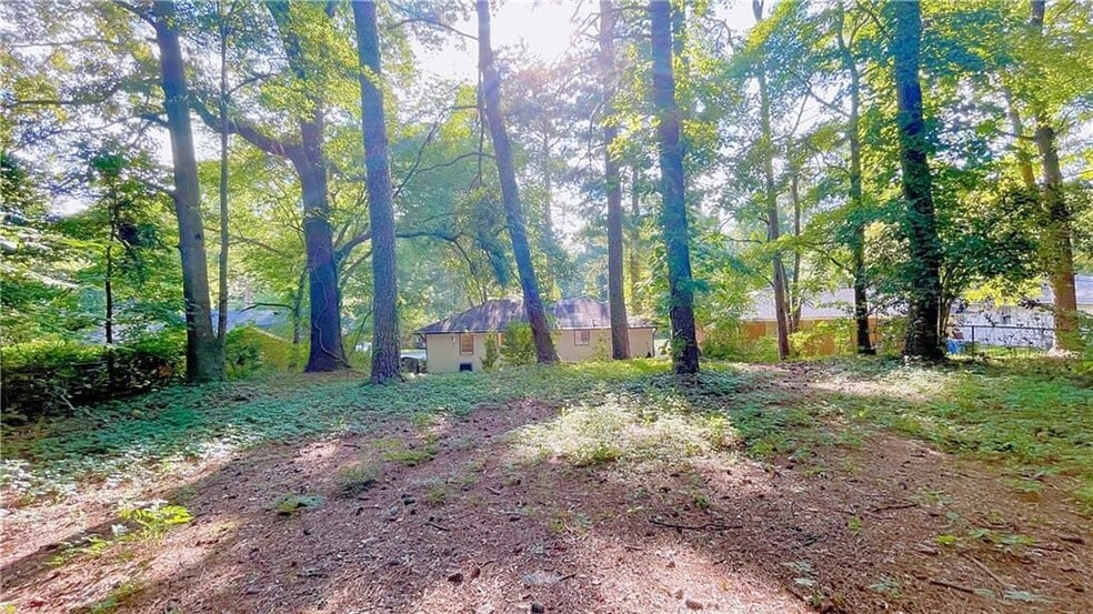 Building Photo - 2744 Fairlane Dr SE