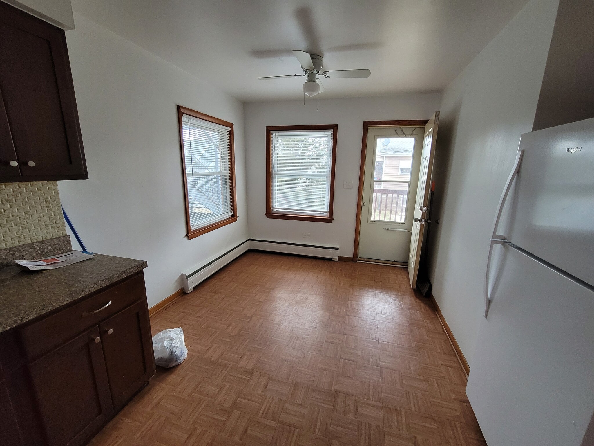 Eating area - 7226 W Belden Ave