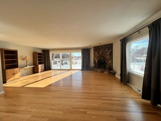 Building Photo - 37 N Channel Dr